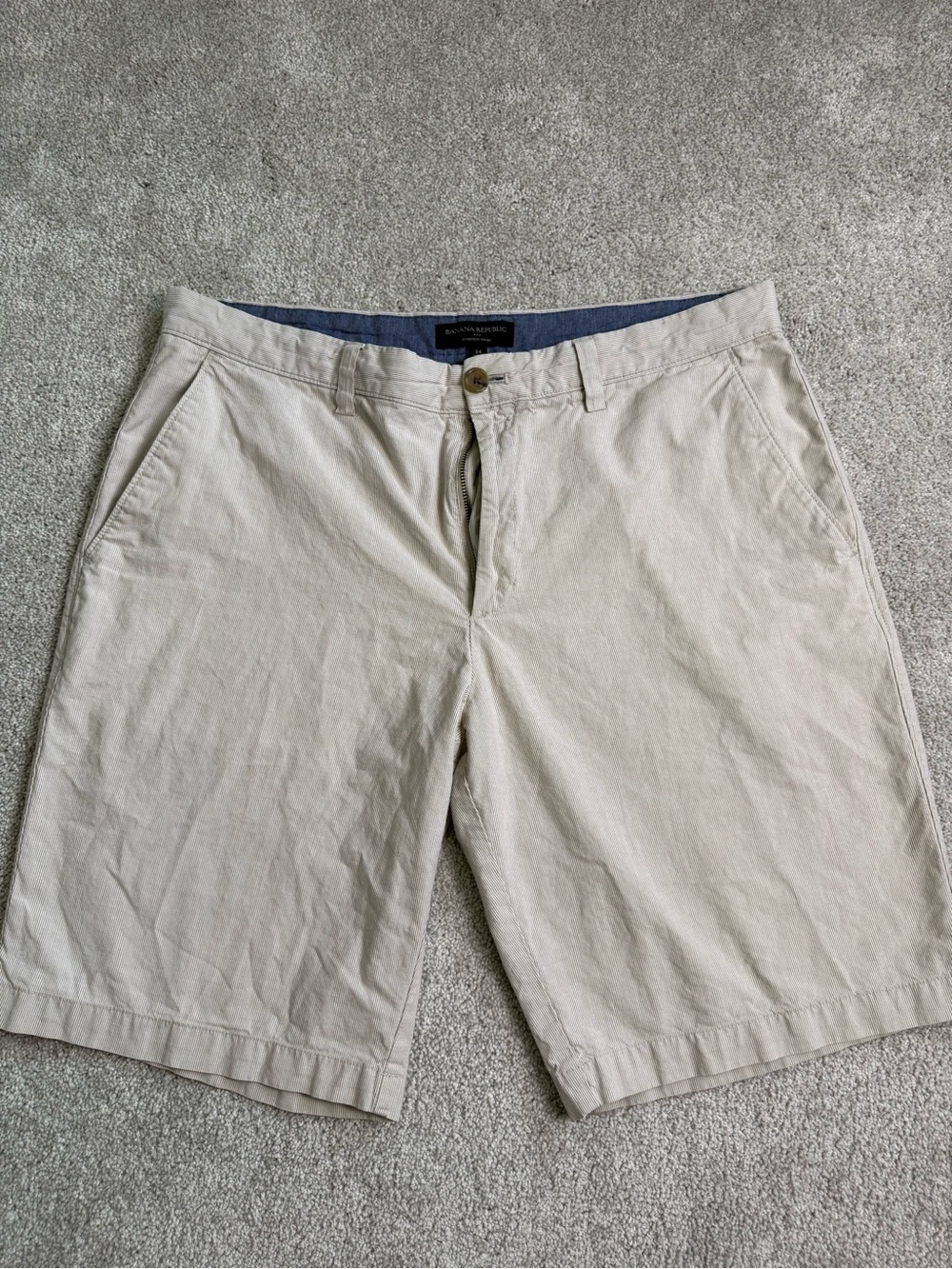 Banana Republic Emerson Men’s Beige Striped Chino Shorts Flat Front Pockets 34